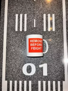Hrnček REMOVE BEFORE FLIGHT
